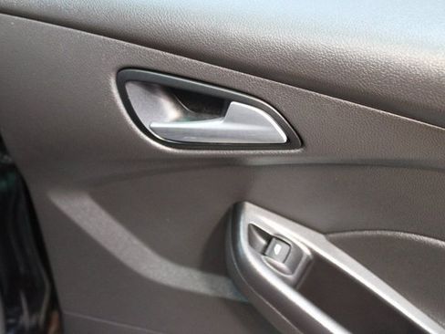 Used 2017 Ford Focus SE image 10