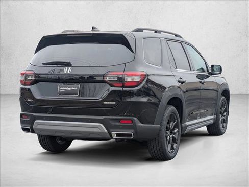 New 2025 Honda Pilot Touring image 2