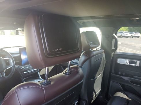 Used 2020 Ford Explorer Platinum w/ Premium Technology Package AWD/4WD image 7