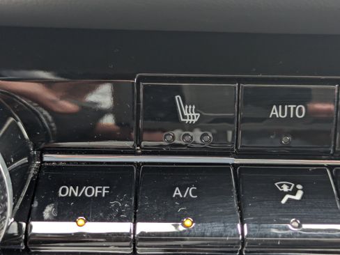 Used 2026 Chevrolet Equinox LT w/ Convenience Package II FWD image 30