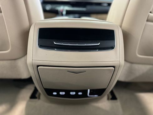 Used 2024 Cadillac Escalade Premium Luxury AWD/4WD image 32