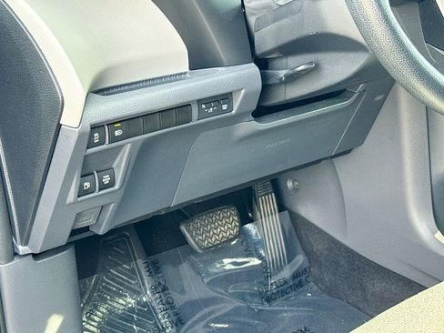 Used 2021 Toyota Sienna LE w/ LE Plus Package image 17