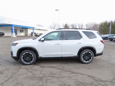 New 2026 Honda Pilot Touring image 3