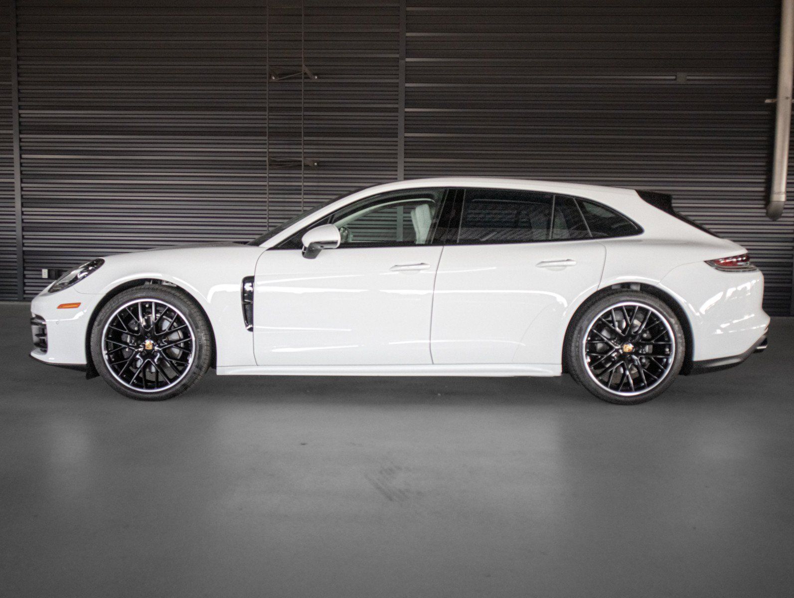 Certified 2023 Porsche Panamera 4 w/ Premium Package AWD/4WD image 2