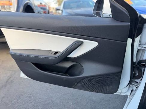 Used 2018 Tesla Model 3 Long Range image 9