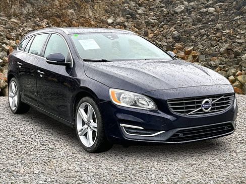 Used 2016 Volvo V60 T5 Premier w/ Climate Package image 10