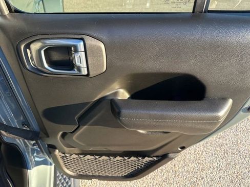 Used 2024 Jeep Gladiator Sport image 37