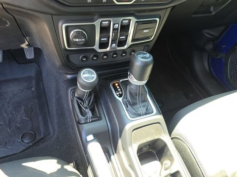 Used 2018 Jeep Wrangler Unlimited Sahara AWD/4WD image 30