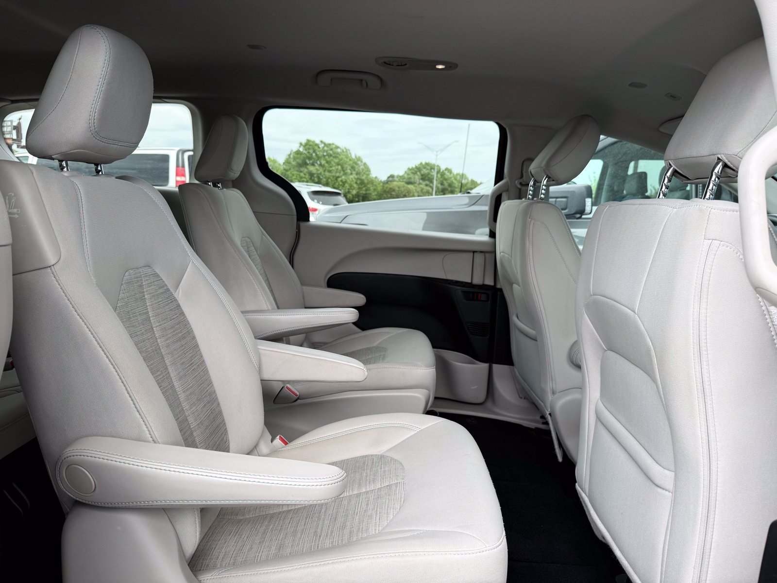 Used 2018 Chrysler Pacifica Touring Plus FWD image 25
