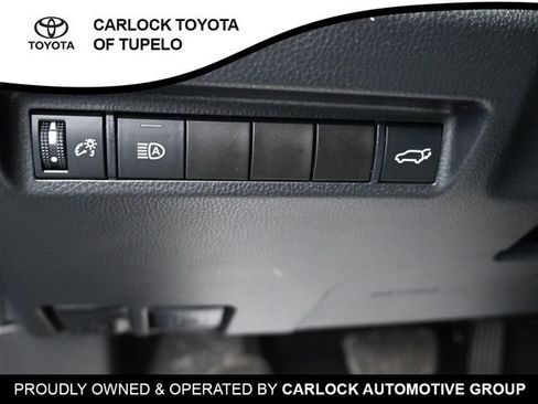 Used 2021 Toyota RAV4 XLE Premium image 18