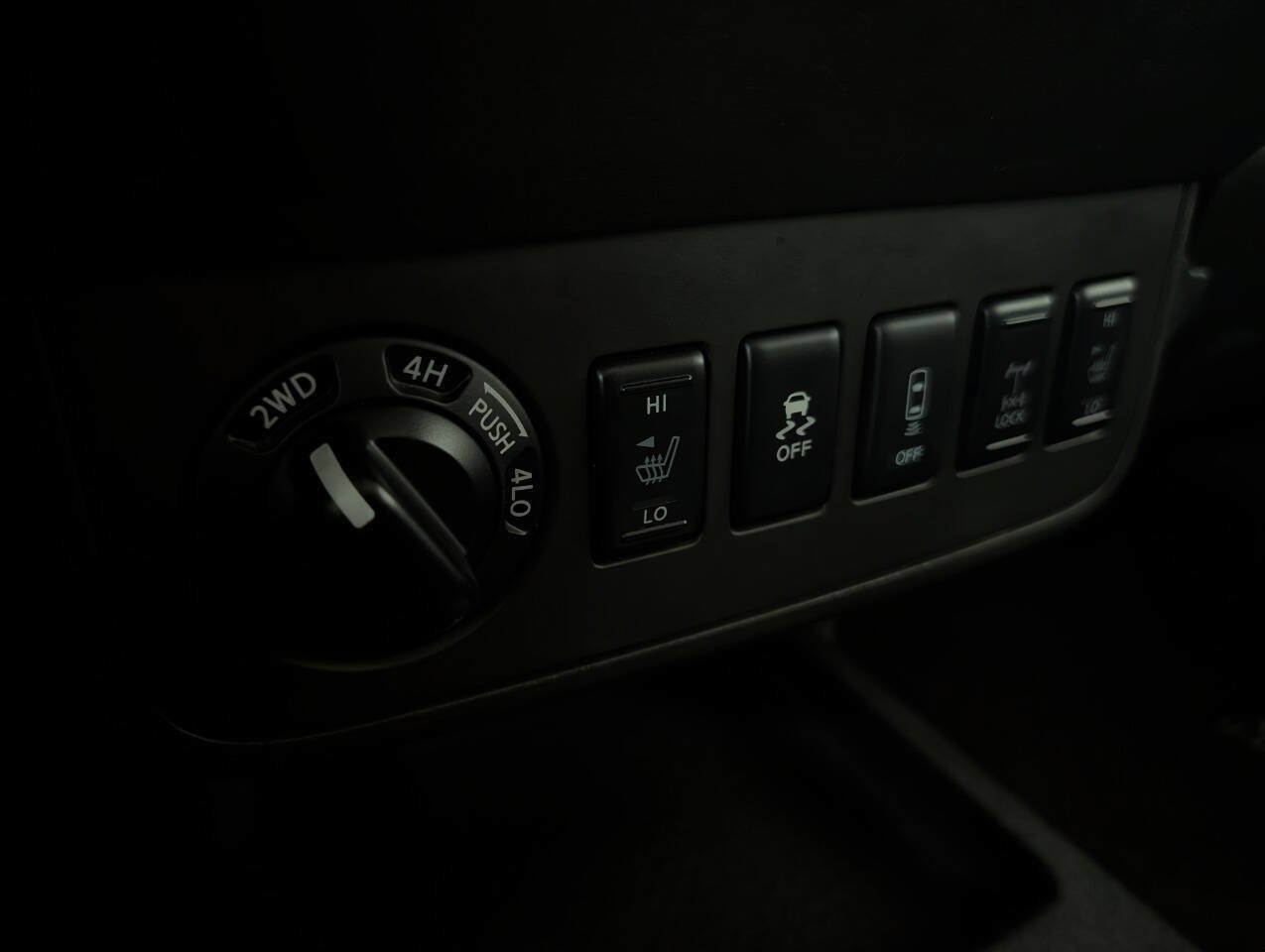 Used 2015 Nissan Frontier PRO-4X AWD/4WD image 12