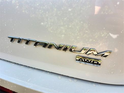Used 2017 Ford Edge Titanium w/ Equipment Group 302A image 5