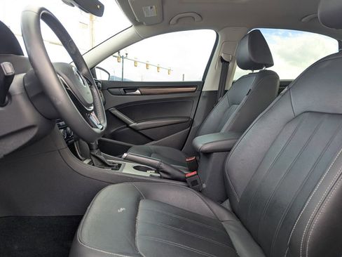 Used 2022 Volkswagen Passat 2.0T image 25