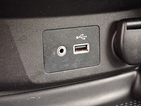 Used 2018 Nissan Rogue SV image 23