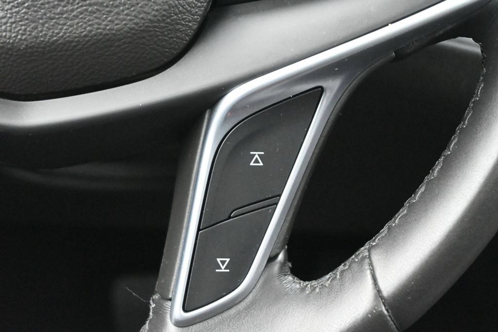 Used 2017 Cadillac XT5 Premium Luxury FWD image 9