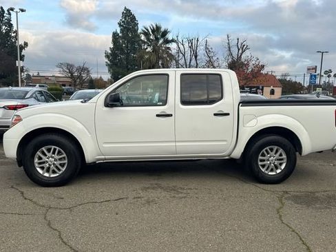 Used 2017 Nissan Frontier SV image 7
