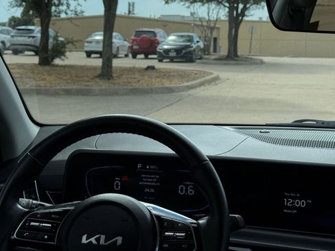 Used 2025 Kia Seltos S image 34