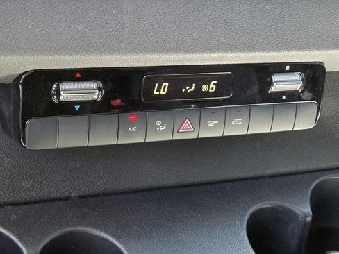 Used 2023 Mercedes-Benz Sprinter 2500 image 33