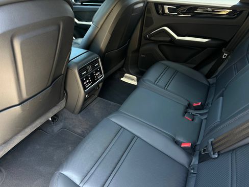 Certified 2023 Porsche Cayenne S AWD/4WD image 30