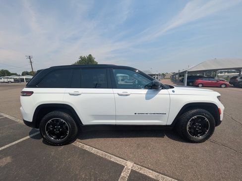 Used 2023 Jeep Grand Cherokee Trailhawk w/ Advanced Protech Group II AWD/4WD image 4