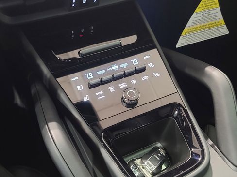 New 2026 Porsche Cayenne image 24