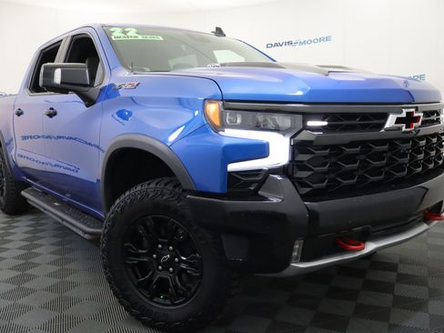 Used 2022 Chevrolet Silverado 1500 ZR2 w/ Technology Package image 2