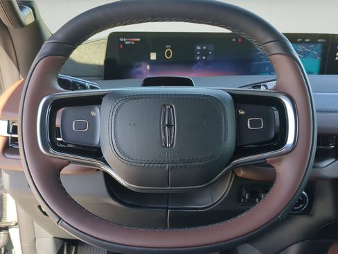New 2026 Lincoln Navigator Reserve AWD/4WD image 13