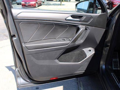 Used 2022 Volkswagen Tiguan SE R-Line image 20