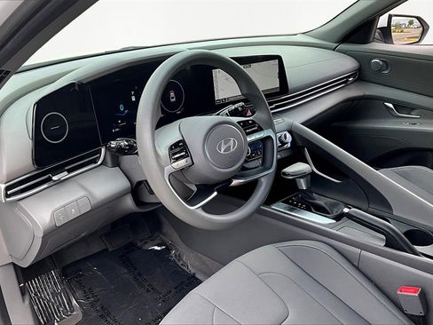 Used 2024 Hyundai Elantra SEL image 14