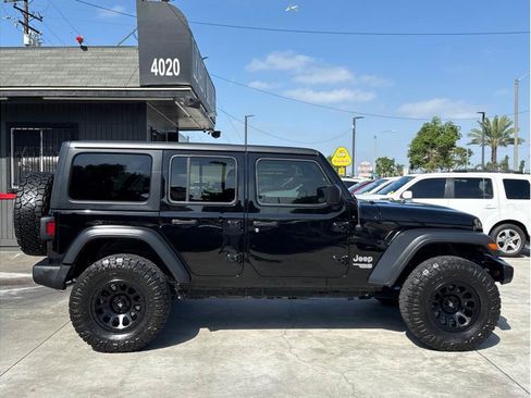 Used 2018 Jeep Wrangler Unlimited Sport S AWD/4WD image 8