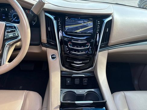 Used 2019 Cadillac Escalade Platinum AWD/4WD image 14