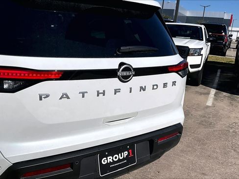 New 2025 Nissan Pathfinder SV image 8