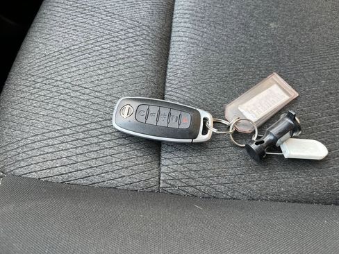 Used 2025 Nissan Rogue SV image 21