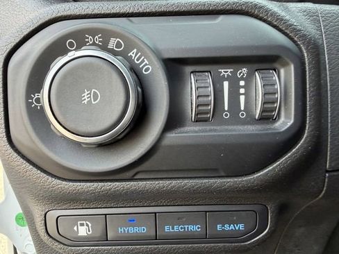 Used 2022 Jeep Wrangler Unlimited Sahara w/ Safety Group image 20