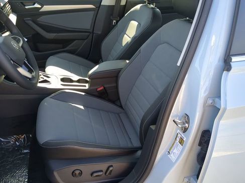 New 2026 Volkswagen Jetta SE FWD image 19