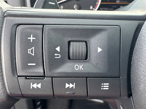 Used 2024 Nissan Rogue SV image 25