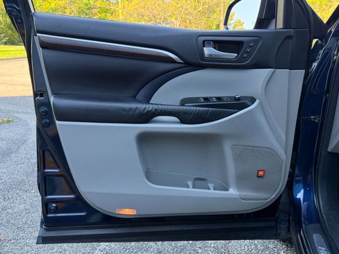 Used 2016 Toyota Highlander Limited image 13