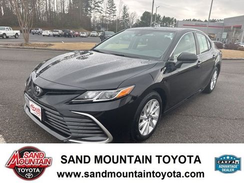 Used 2023 Toyota Camry LE image 6