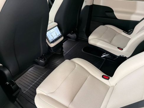 Used 2024 Tesla Model X image 4