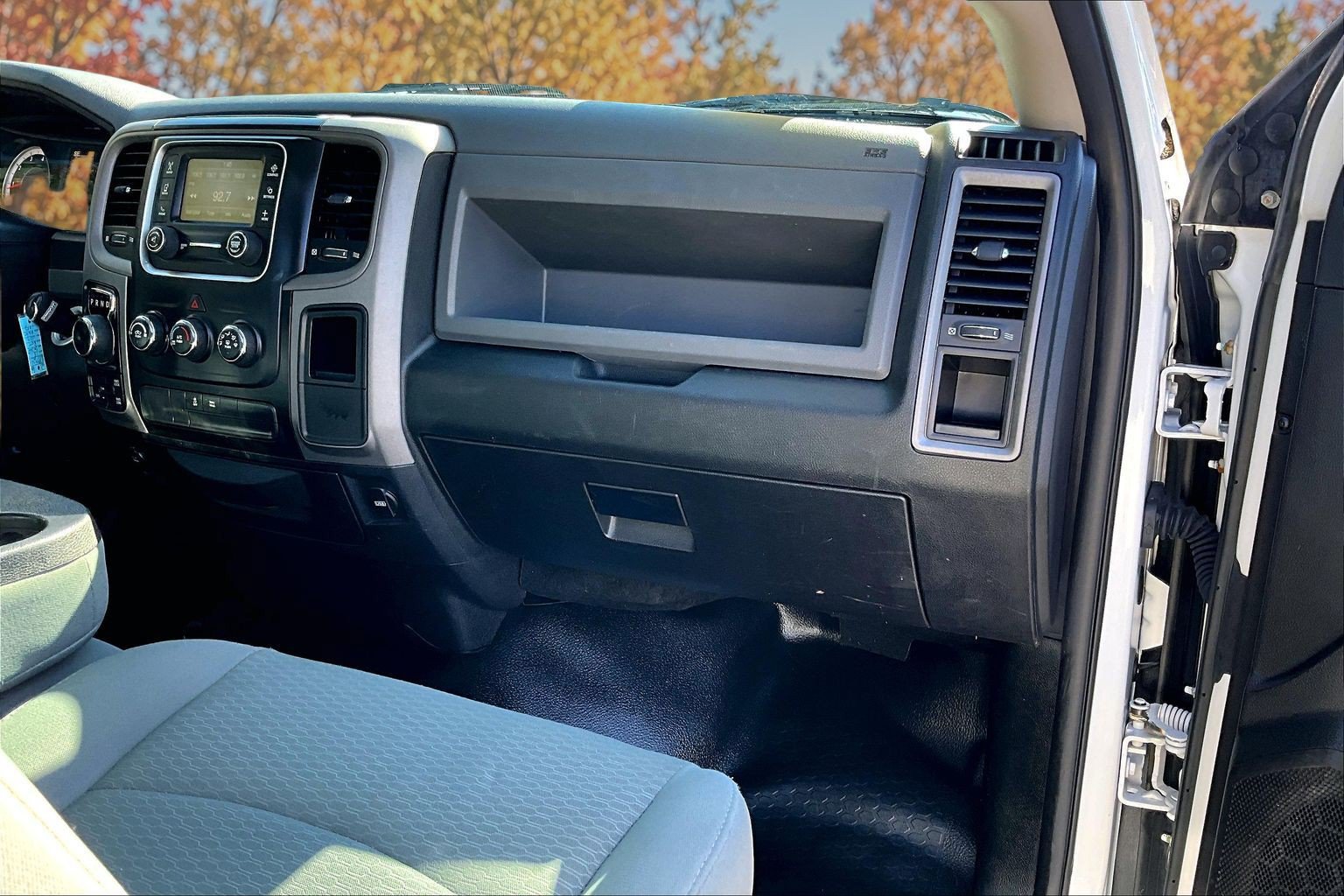 Used 2018 RAM 1500 Express AWD/4WD image 17