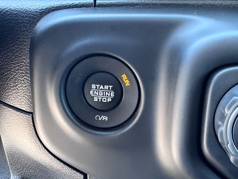 Used 2020 Jeep Wrangler Unlimited Sahara AWD/4WD image 17