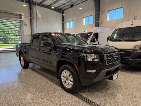 Used 2024 Nissan Frontier SV w/ Technology Package AWD/4WD image 3