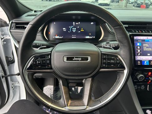 Used 2022 Jeep Grand Cherokee Overland image 12