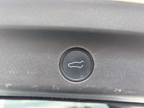 Used 2021 Tesla Model Y Performance image 9