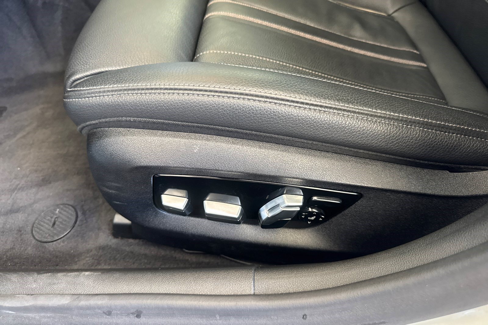 Used 2019 BMW 530e w/ Convenience Package RWD image 14