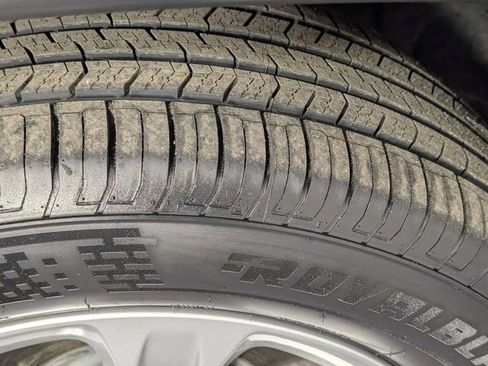 Used 2023 Jeep Compass Sport image 9