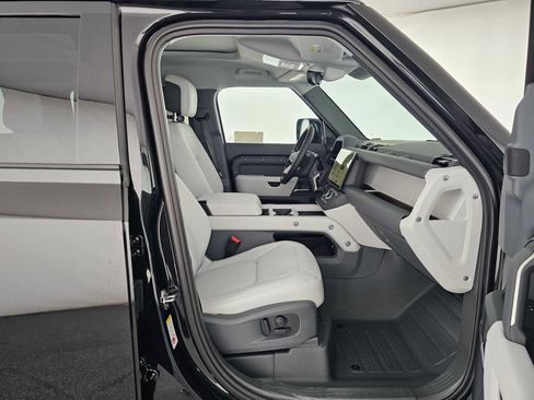 New 2026 Land Rover Defender 110 X-Dynamic SE image 10