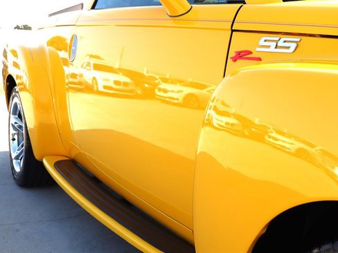 Used 2003 Chevrolet SSR w/ Preferred Equipment Group image 22