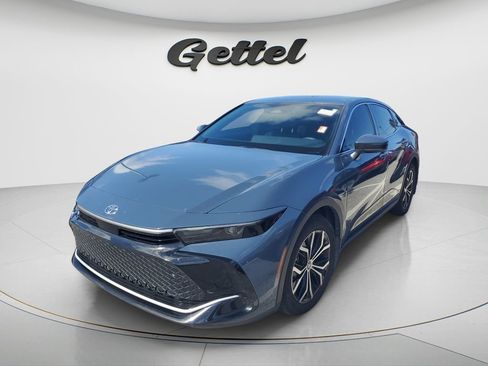 Used 2025 Toyota Crown XLE image 1