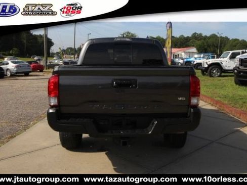 Used 2017 Toyota Tacoma TRD Sport w/ Tow Package RWD image 6